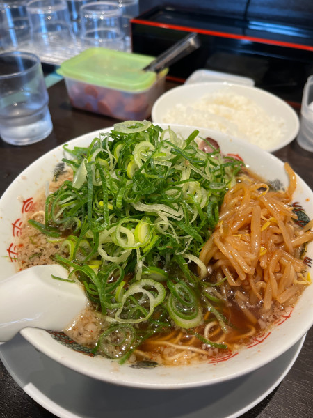 「ラーメンと辛もやしトッピング」@来来亭 千葉花見川店の写真