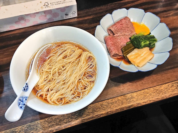 「コンソメのかけらーめん+和牛のすき焼き、など」@稲荷屋の写真