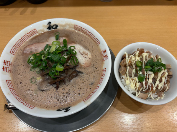 「ラーメン1050円　Aランチ(チャーマヨ丼)250円」@博多ラーメン 和の写真