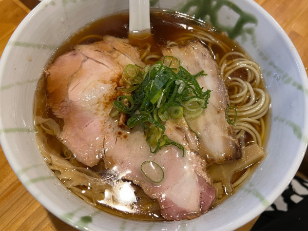 「らーめん 正油」@川の先の上の写真