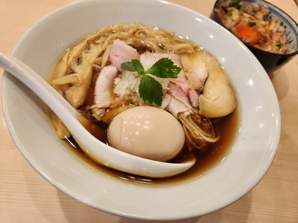 「特製醤油らぁめん　マキシマムTKG」@麺屋 吉澄の写真