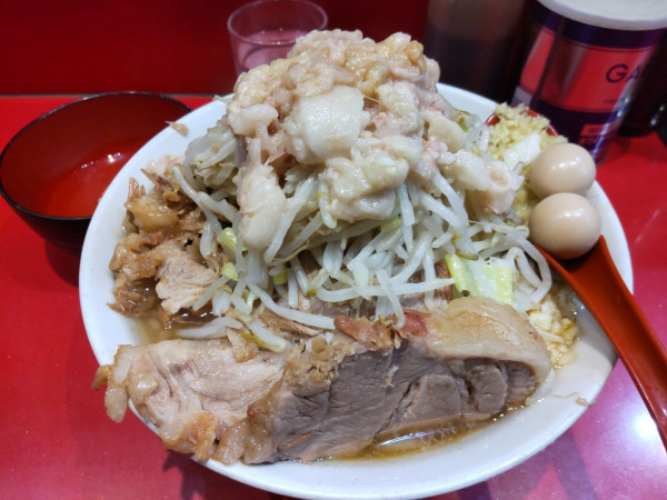 「小ラーメン＋生玉子、崩､ショウガ半分」@ラーメン二郎 西台駅前店の写真