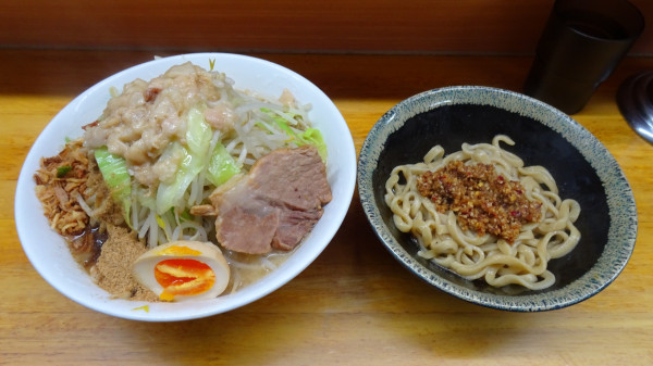 「麺200g（800円）＋追加100g白ゴマ汁なし（200円）」@ラーメン二郎 立川店の写真