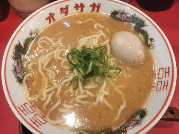 「かけ赤味噌ラーメン800円+クーポン味玉」@オダサガ味噌の写真