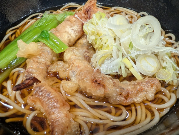 「ジャンボゲソ天そば（560円）」@小諸そば 朝霞台店の写真