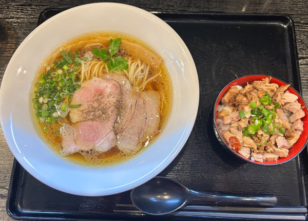 「トリュフ香るはまぐり醤油そば1100円+ミニチャーシュー丼」@麺屋 中川會 住吉店の写真