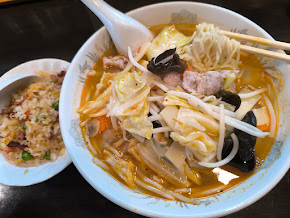 「サービスセット 酸辣湯麺・五目半チャーハン(900)」@輝苑の写真