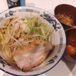 汁なし醤油（S) 950円 生卵70円味付アブラ70円