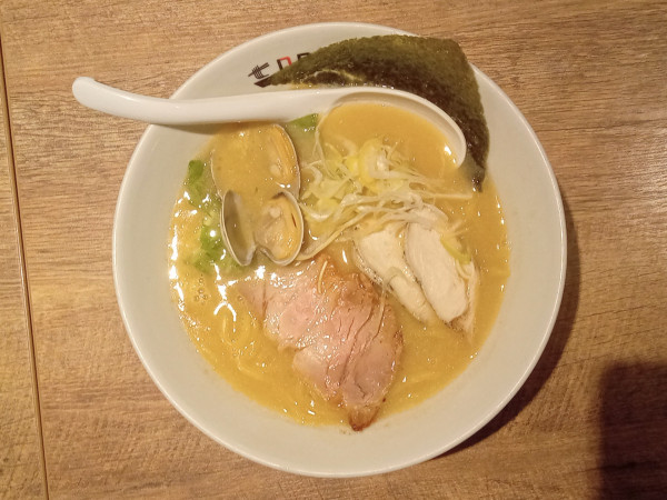 「濃厚貝出汁らーめん」@いしばし×七志 淵野辺店の写真