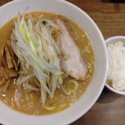 ラーメン、半ライス