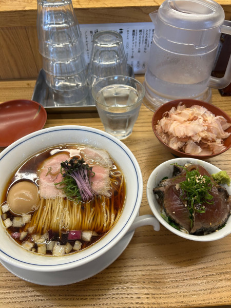 「淡麗醤油味玉＋鰹たたき丼ミニ」@鰹そば田ヶ久保の写真