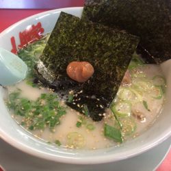 朝ラーメン+クーポン薬味ネギ、海苔、コロチャーシュー 570円