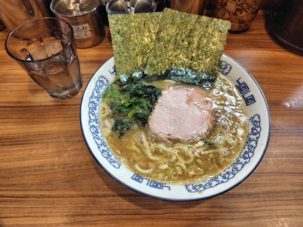 「ラーメン」@横浜豚骨醤油ラーメン YOLOの写真