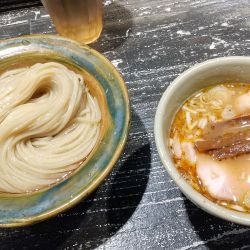 昆布水つけ麺海老ワンタン3個入り