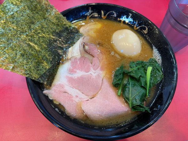 「らぁめん900円＋バラ肉150円」@立喰いらぁめん たいせいの写真