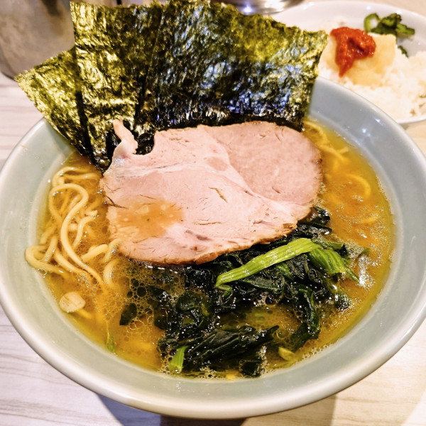 「ラーメン並盛＋半ライス」@横浜家系らーめん 武虎家 綱島店の写真