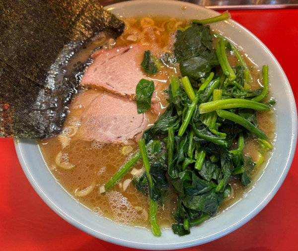 「ラーメン +ほうれん草」@横浜家系ラーメン 黄金家 鴨居店の写真
