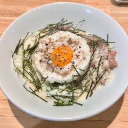 しろ風カルボナーラ（1320円）