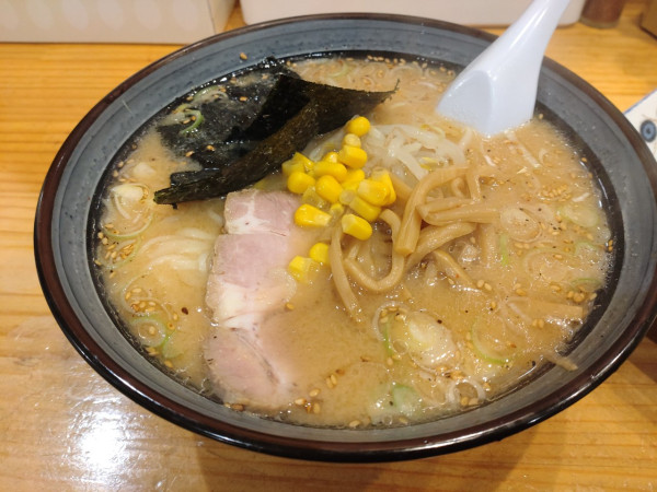 「味噌ラーメン＋半チャーハン」@手打ちラーメン 本丸の写真