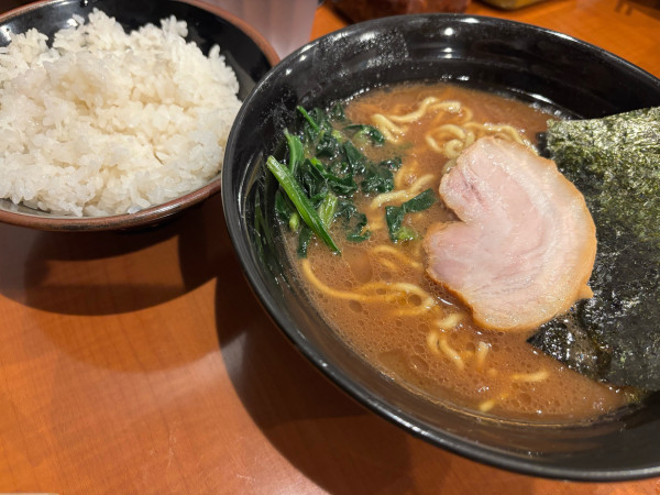 「ラーメン+中ライス」@家系らーめん押忍の写真