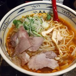 牛魔王牛肉ラーメン