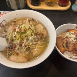 青唐ねぎ塩ラーメン　炙り焼豚ご飯セット