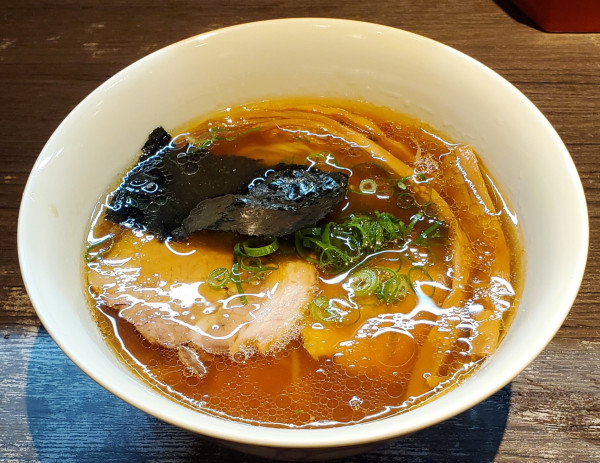 「醤油らーめん」@支那そばや 本店の写真