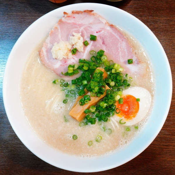 「【限定1】とんこつらーめん＋ビール」@中華そばイデタの写真