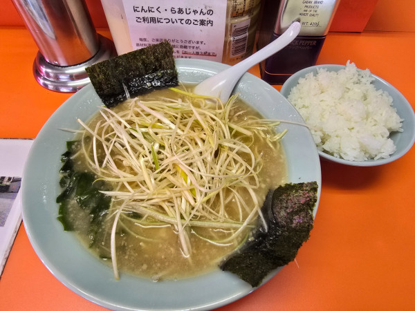 「ネギラーメン　小ライス」@ラーメンショップ 小野路店の写真