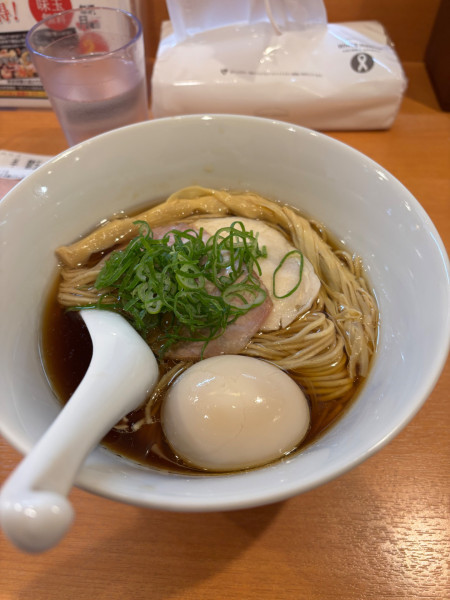 「味玉醤油らぁ麺」@らぁ麺 はやし田 池袋店の写真
