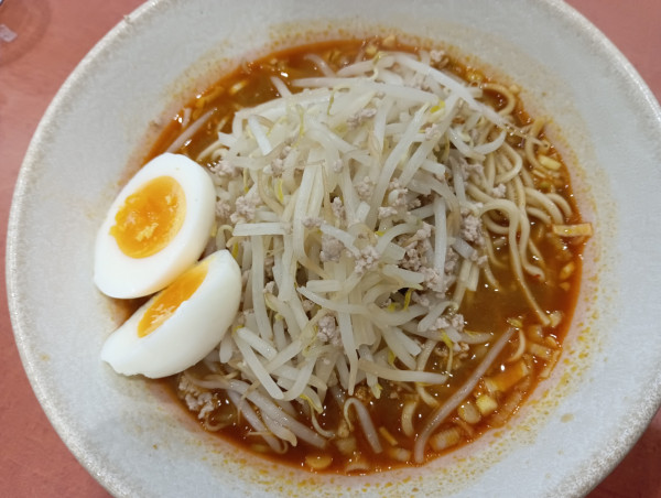 「味噌らーめん・麺軽め・スープ少なめ+茹で玉子」@らーめん 高尾の写真