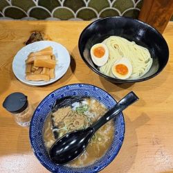 濃厚魚介つけ麺 1,050円。