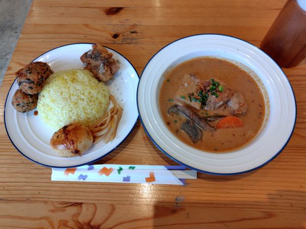 「豚バラと根菜のスープカレー全部のせ1250円（12月限定）」@パラキートの写真