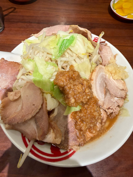 「にんにく背脂醤油ラーメン」@ラーメン魁力屋 川口末広店の写真