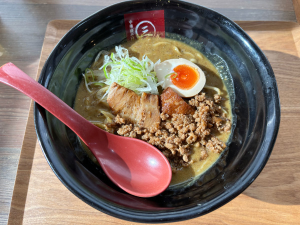 「濃厚煮干カレーラーメン」@中華盛そば ◯三亭の写真