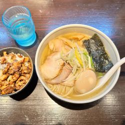 特製ゆず白醤油らーめんと炙りチャーシューご飯