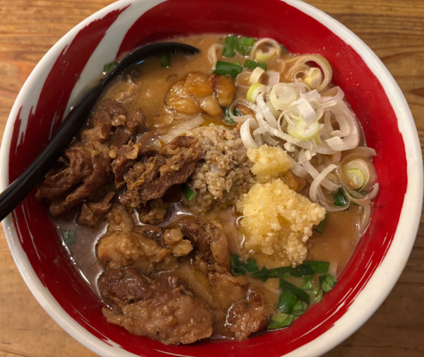 「[限定]にんにく好きの味噌ラーメン +トロ豚」@麺場 ハマトラの写真