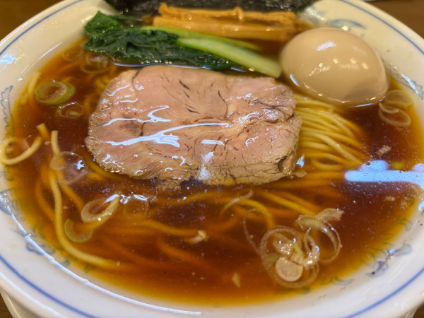 「生姜醤油ラーメン＋味玉（1230円）」@らーめん曳舟の写真