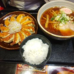 浜松餃子とらーめんのセット1265円