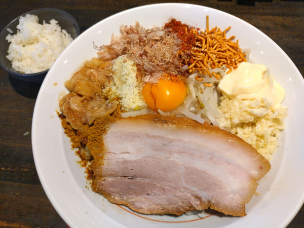 「まぜそば￥1080＋カレー￥100＝￥1180」@麺と飯 トンじろの写真