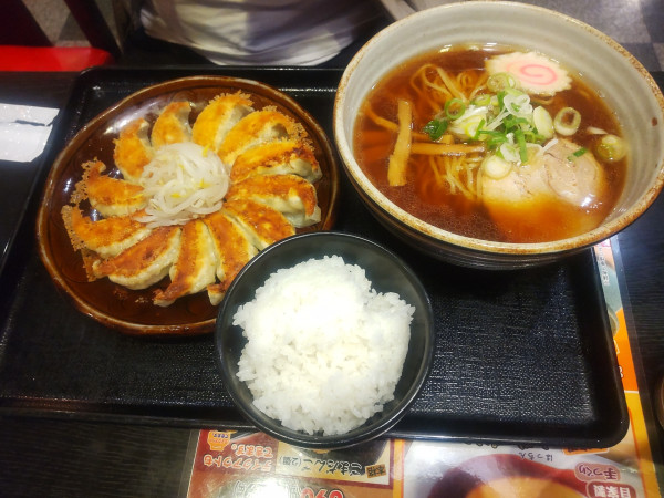 「浜松餃子とらーめんのセット1265円」@五味八珍 川島田店の写真