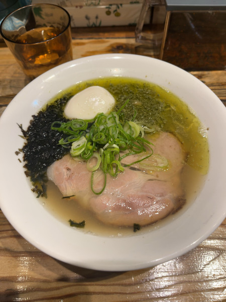 「味玉牡蠣塩ラーメン」@むかん 池袋の写真