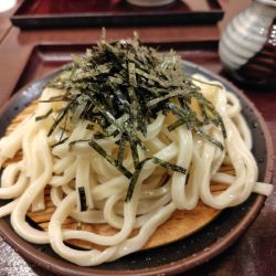ざるうどん 900円