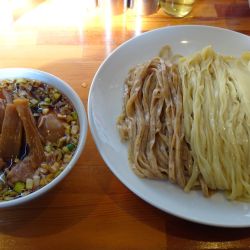 焙煎2色つけ麺玉子（1,400円）大盛り＋凄平麺（200円）
