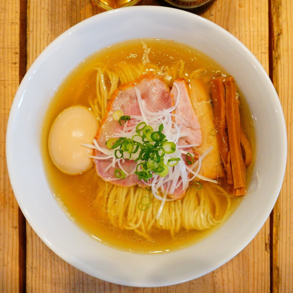 「味玉鶏ソバ潮＋サッポロラガービール」@The Noodles & Saloon Kiriyaの写真