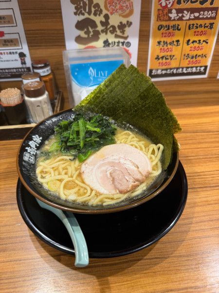 「ラーメン並　ほうれん草　海苔」@横浜家系ラーメン 壱角家 西川口店の写真