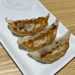 うんめぇ餃子3個300円