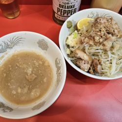 小つけ麺（うぐいすつけ麺＋かぼす）ニンニクアブラ　1000円