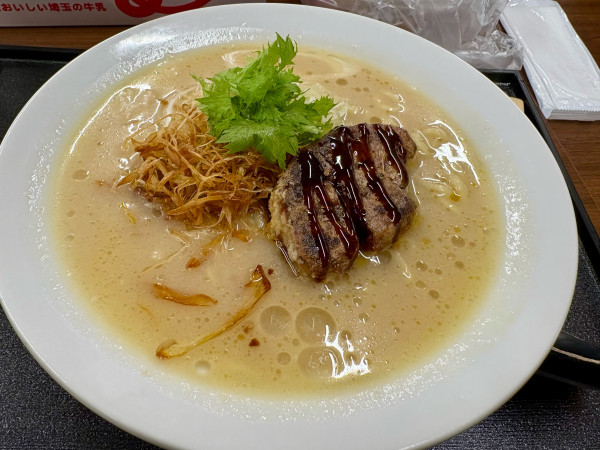 「深谷ネギの葱ねぎネギのフォアグラ濃厚鶏白湯麺」@桶まる大食堂の写真