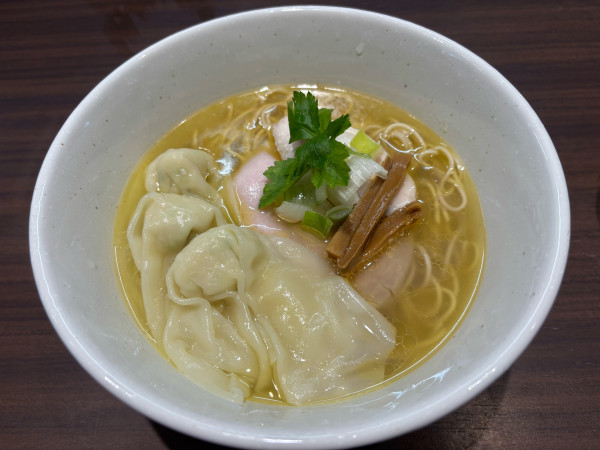 「塩雲呑ラーメン」@らぁ麺たか山の写真
